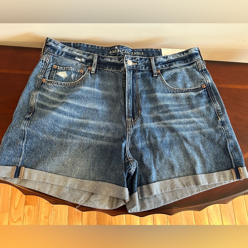 NWOT American Eagle Lightly Distressed DenimShorts
